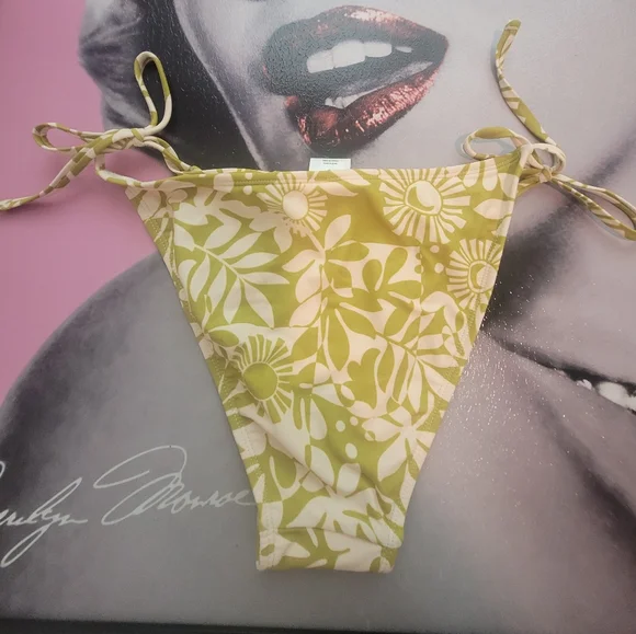 Green & Cream-Floral side Tie- Bikini Bottom - Picture 4 of 4